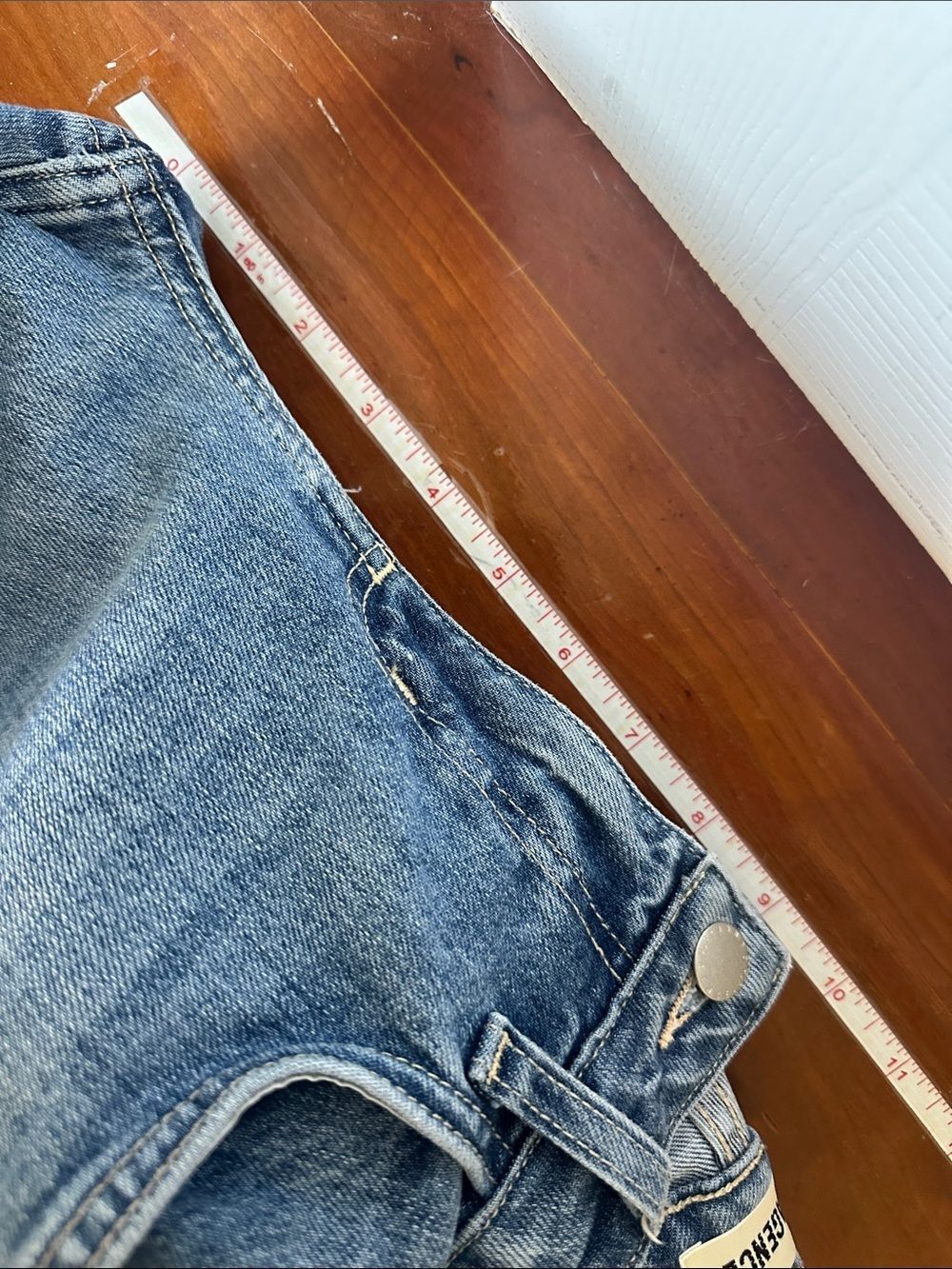 L’AGENCE Straight Leg Jeans in Classic Light Wash Blue - Picture 6 of 7